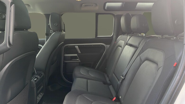 Land Rover Defender 3.0 D250 X-Dynamic SE 110 5dr Auto Diesel Estate